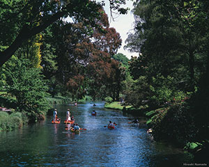 Copyright: Hiroshi Nameda. Punters on the Avon River in Christchurch, New Zealand